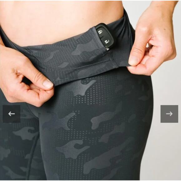 Zyia Active Luxe Hi Rise Leggings 7/8 Battlefield Camo - Size 4 - Picture 4 of 11